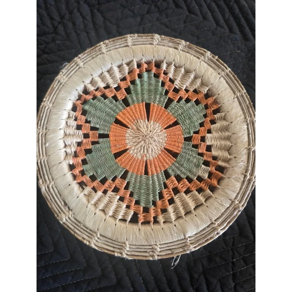 Vintage Hand Woven Straw Basket Round Lidded Trinket Box Boho Floral Sunburst